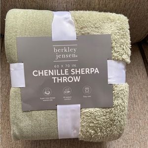 Berkley Jensen Chenille Sherpa Throw 60”x70” Inches Super Cozy Sherpa